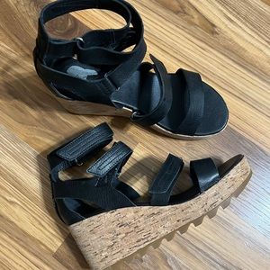 Like new Sorel wedge sandals